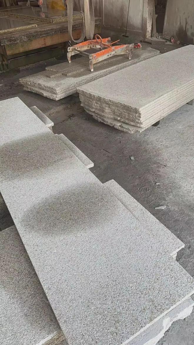 芝麻白石材廠家加工芝麻白荔枝面,火燒面及路沿石
